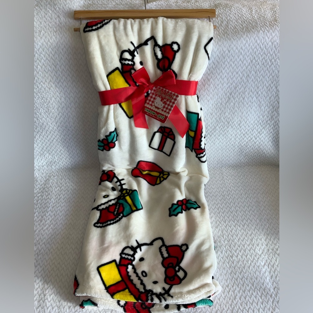 HELLO KITTY Oversized Kitty Presents Throw
